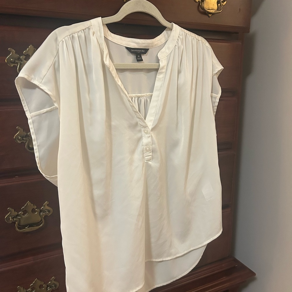 Banana Republic Cream V-Split Flutter Sleeve Blouse